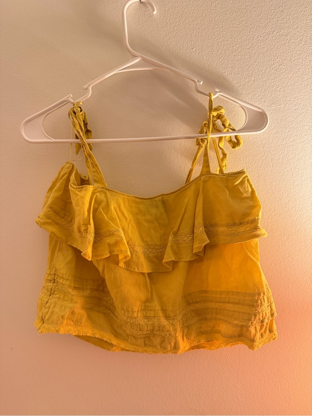 Urban Outfitters Yellow Ruffle Tie-Shoulder Tank Top Size M - Picture 2 of 4